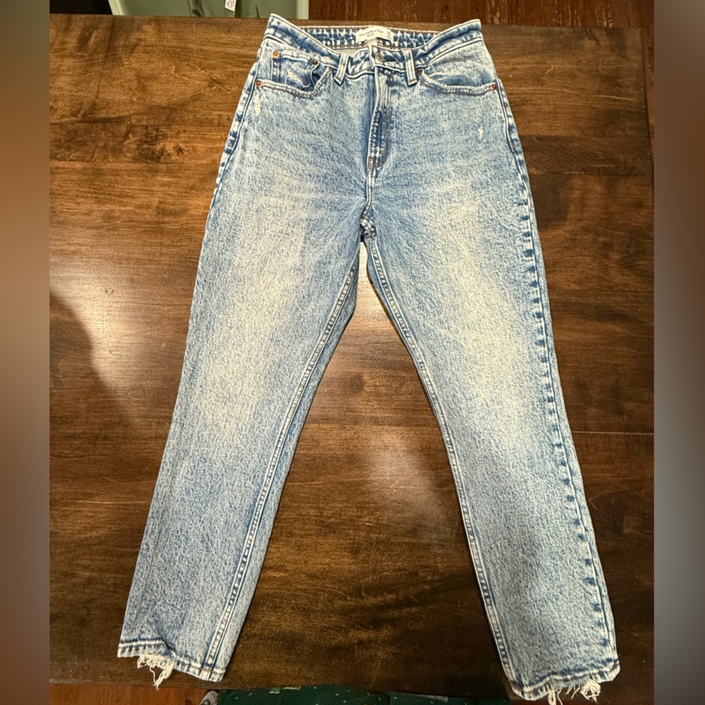 Abercrombie & Fitch The Mom High Rise